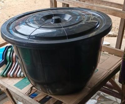 Black tub big with tap