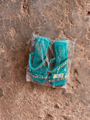 JYD Slippers -30 pairs category